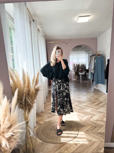 SPÓDNICA SABINA - BEŻOWO-CZARNE KWIATY