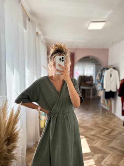 SUKIENKA SELENA MUŚLINOWA KRÓTKI RĘKAW - KAHKI