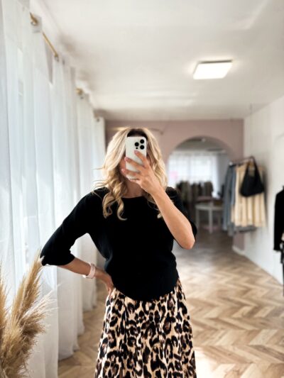 SWETER PRĄŻKOWANY BASIC - CZARNY