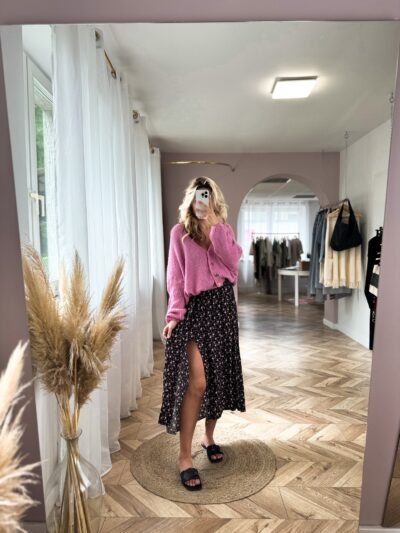 SPÓDNICA MAJA – CZARNA W KWIATY